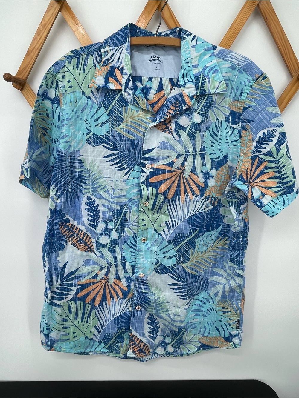 Izod Men’s Saltwater Collection Aqua Tropical Short-Sleeve Button-Down Shirt